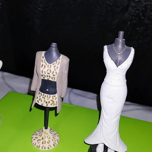 Neiman Marcus Collection of 4 dress forms 5 inches - Picture 6 of 6